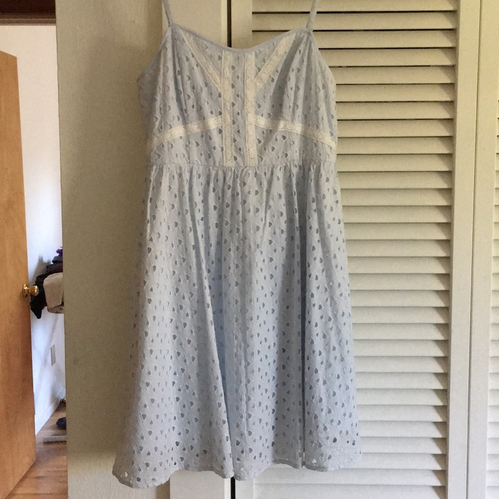 H&M Blue and White Triangle Cut Out Dress 💙⚪️